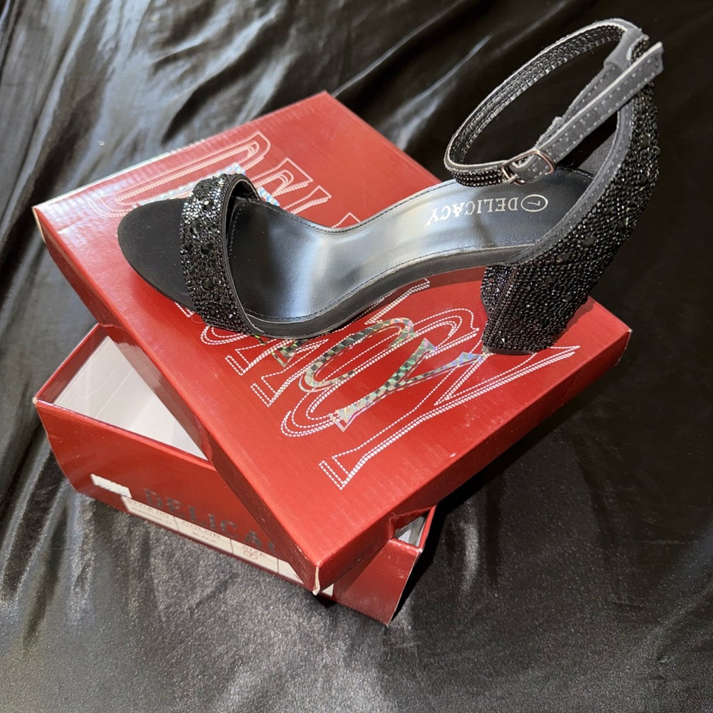 Delicacy Women's Black Glitter Heels